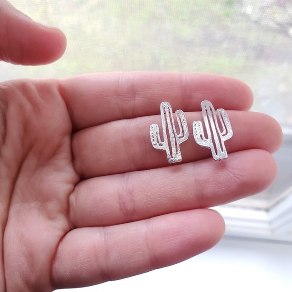 NWOT Adorable Silver Cactus Studs - Picture 4 of 5